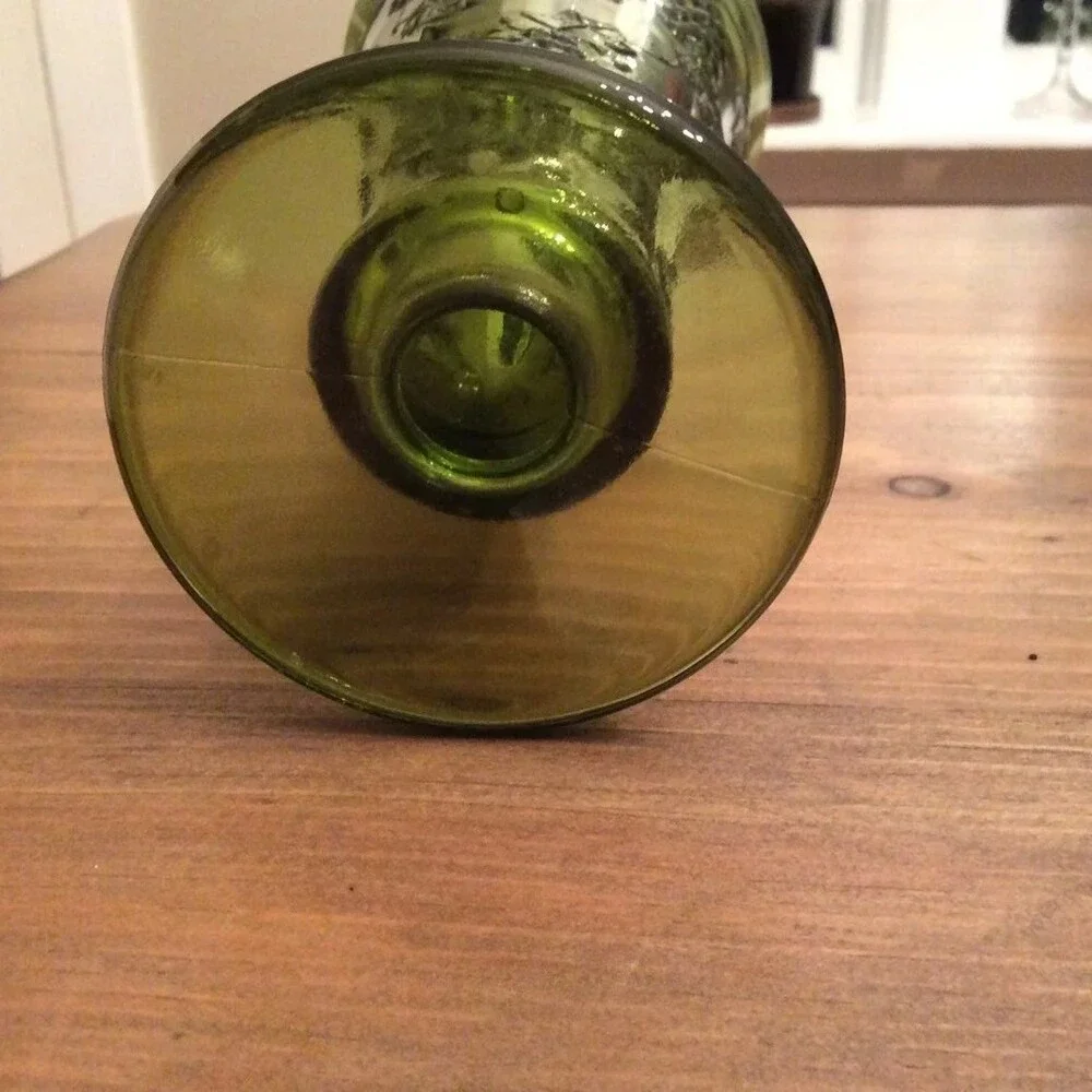 VINTAGE GREEN PRESSED GLASS VASE MADE BY INDIANA GLASS  7 3/4